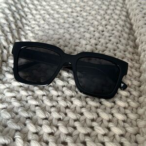 Frye black oversized sunglassess